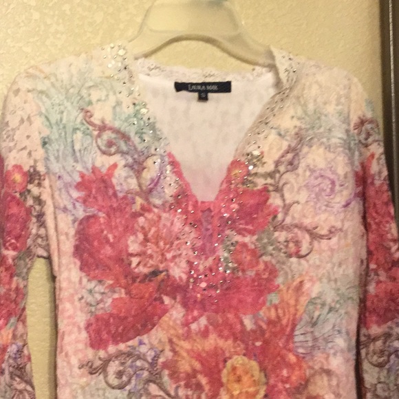 Laura Max top with Bling around the neck!❣️❣️ - Picture 3 of 5